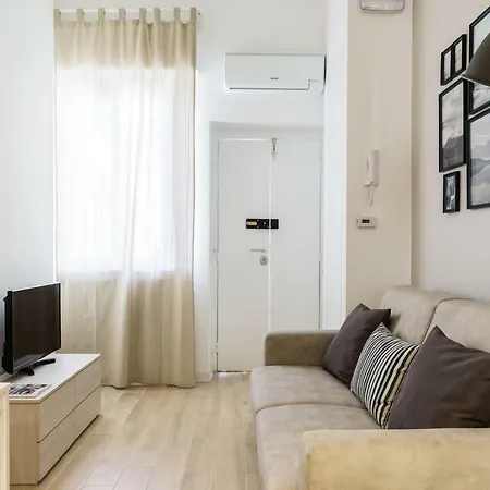 Fan House 22 * ميلان